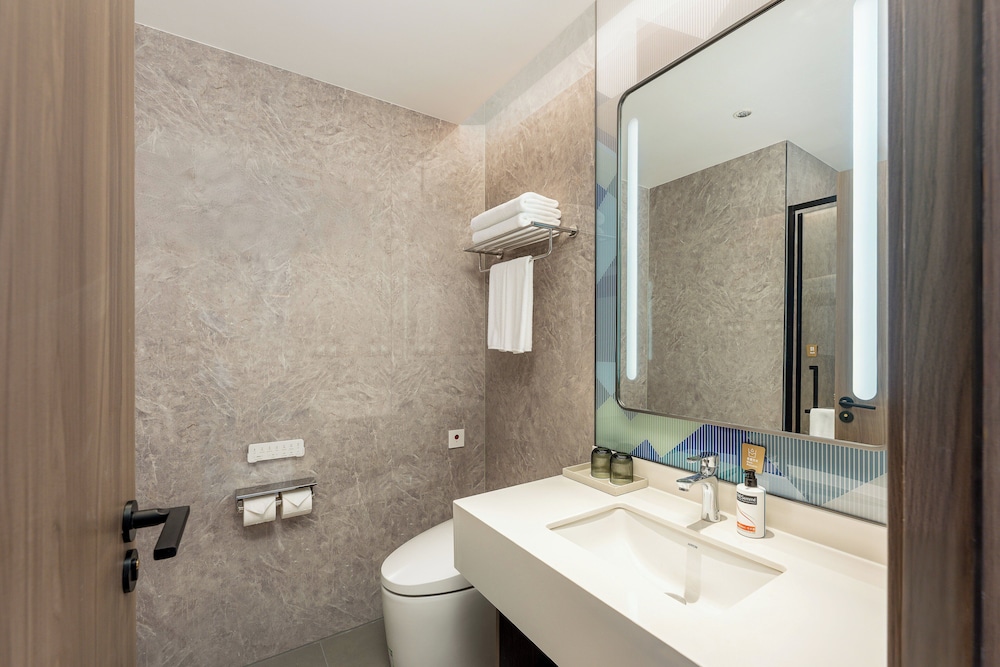 غرفة قياسية بسرير كينج لذوي الإعاقة، Holiday Inn Express Taizhou Jiaojiang by IHG 2/2
