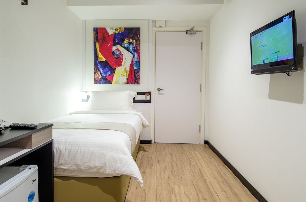 12fly Hotel 20/32