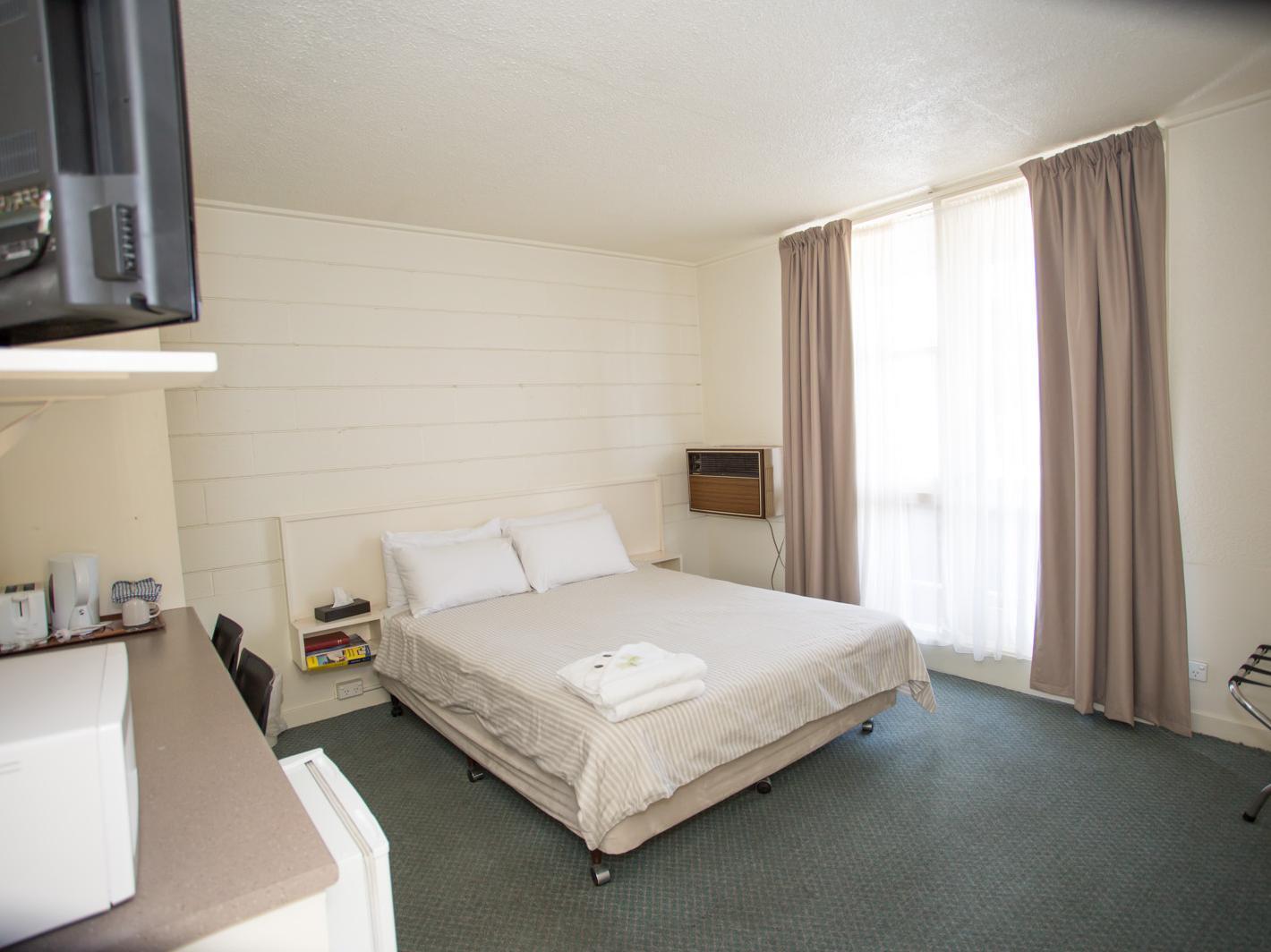 Upstairs, Queen Bed