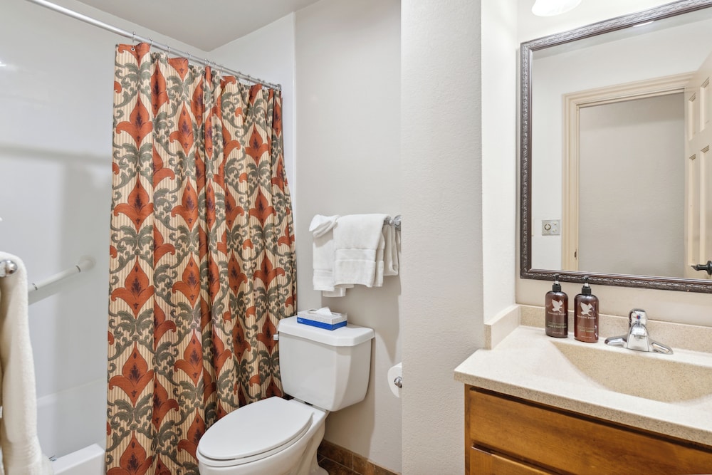 1 Bedroom, Condo, Standard, King Bed, Sofa, Falcon Point 5/7