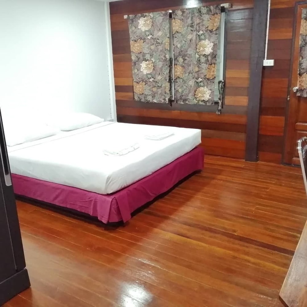 Jansom Beach Resort 34/67