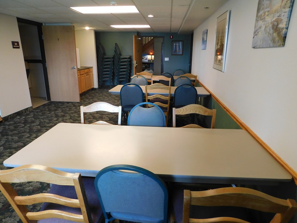 Americinn By Wyndham Oscoda Near Ausable River 36/40