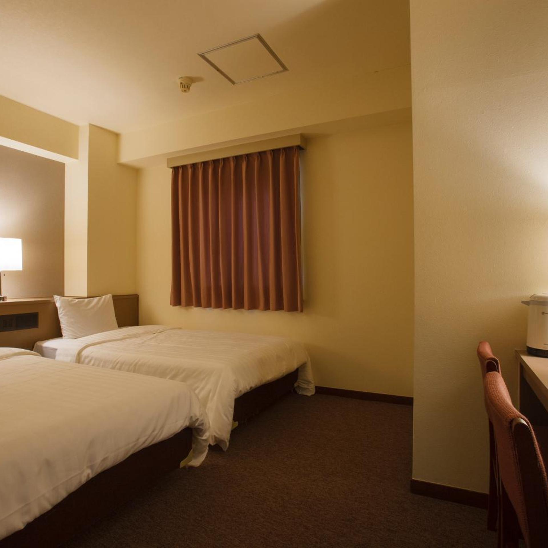 ROOM, TWIN BEDS