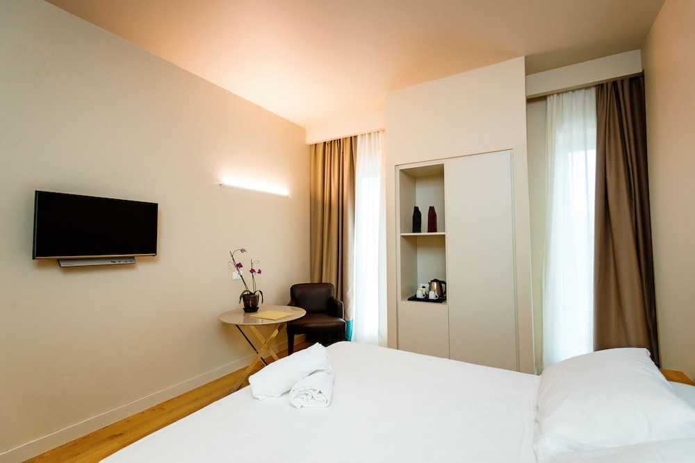 Hotel Politeama 20/69