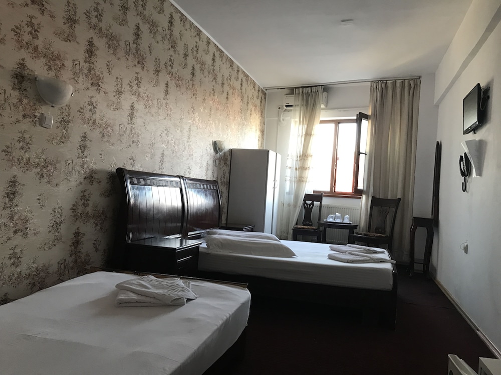 ROOM, TRIPLE