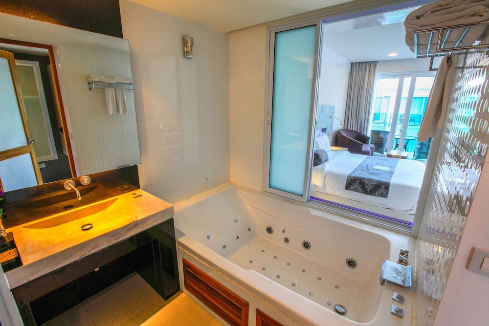 KC Beach Hotel Samui (Ex KC Beach Club & Pool Villas) 100/141