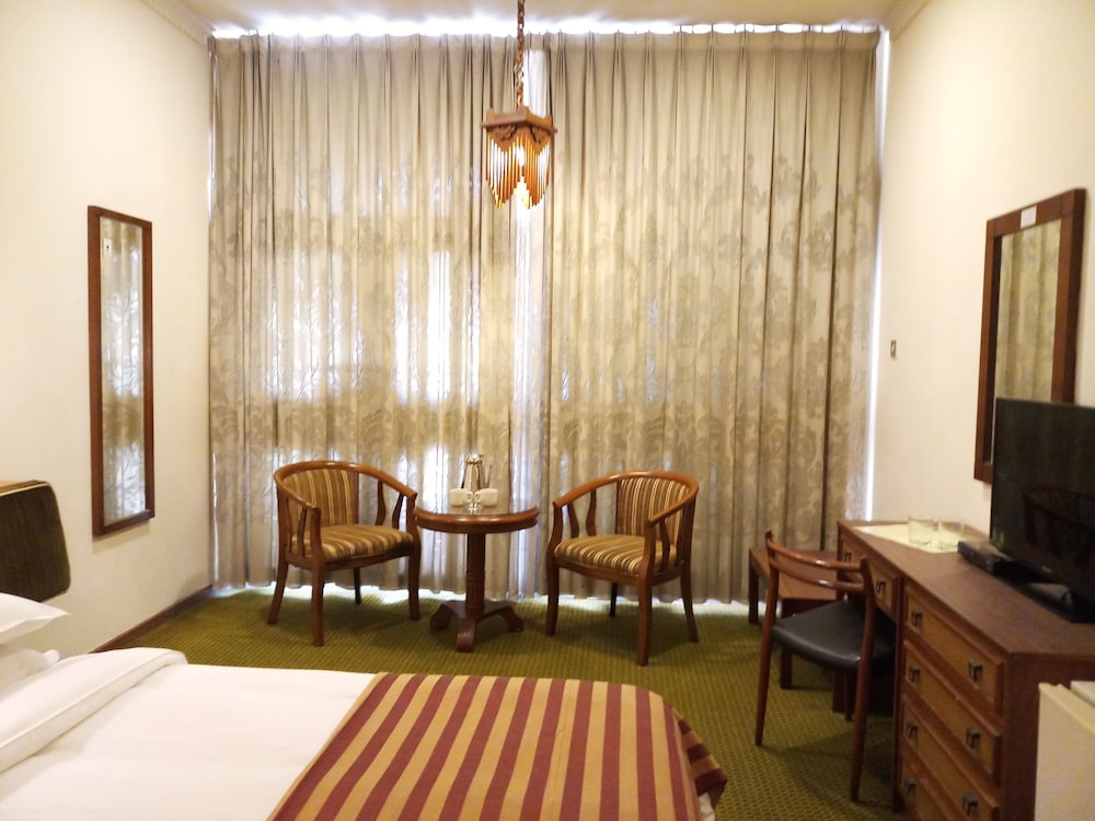 ORIENTAL PALACE HOTEL 45/52