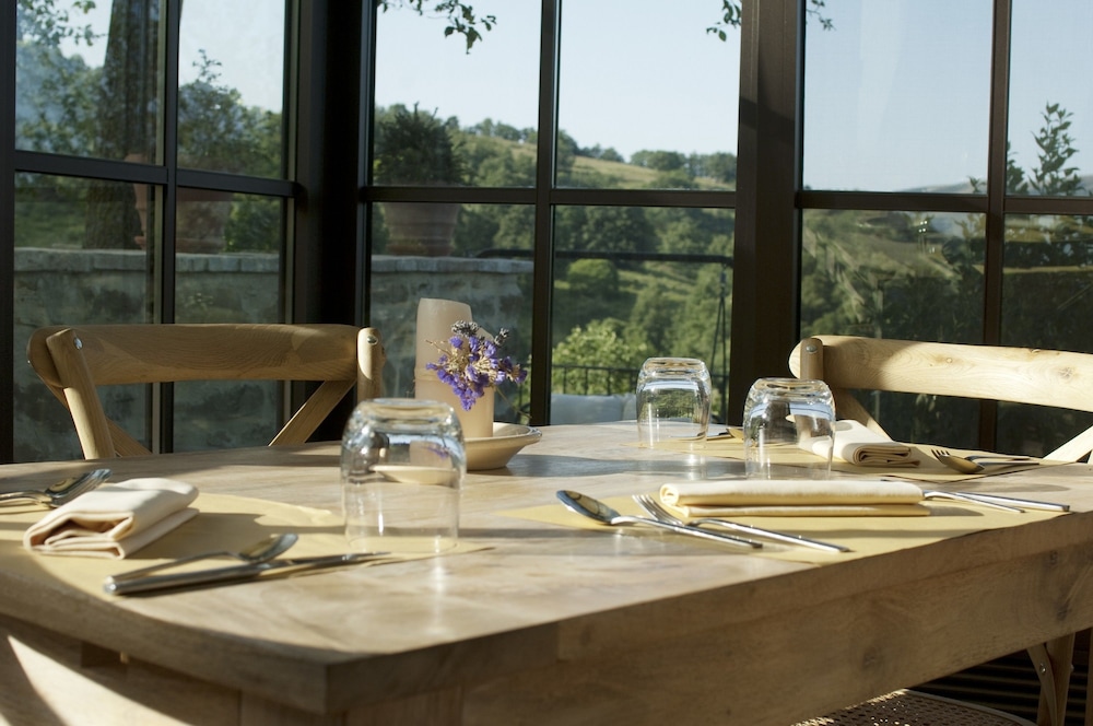 La Tavola Dei Cavalieri & Il Borgo 46/60