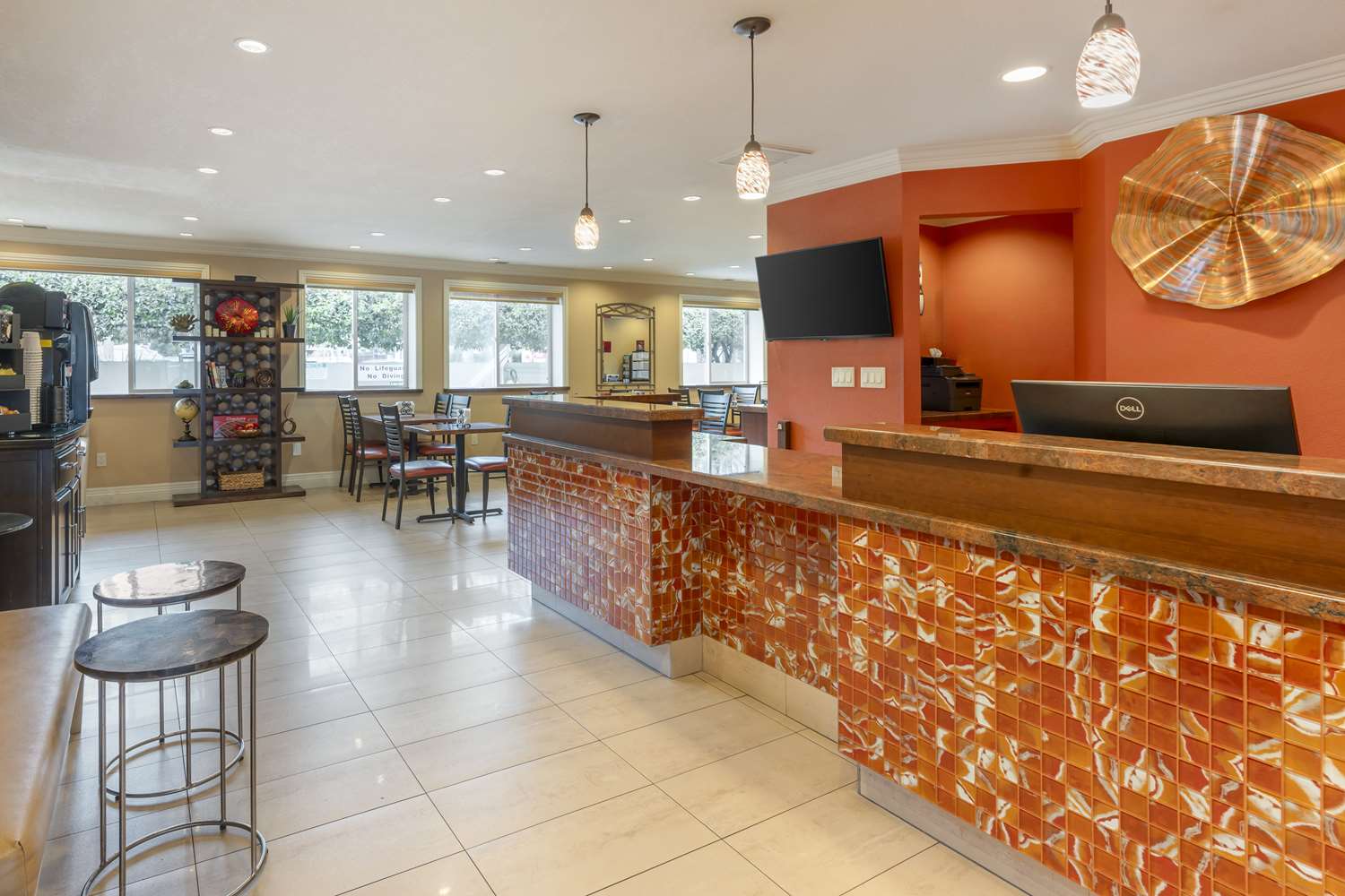 Best Western Plus Airport Plaza 9/36