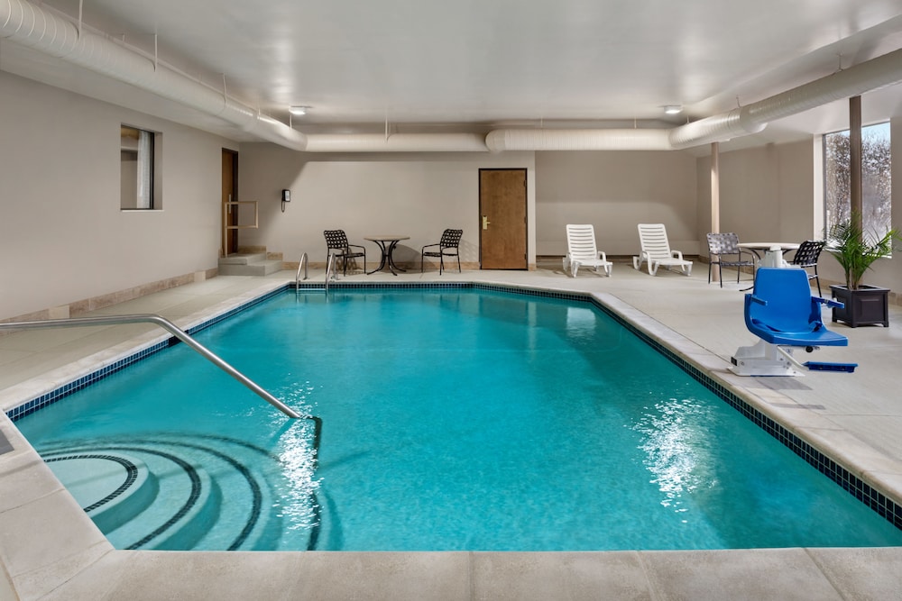 Baymont By Wyndham Belleville Airport Area 4/33
