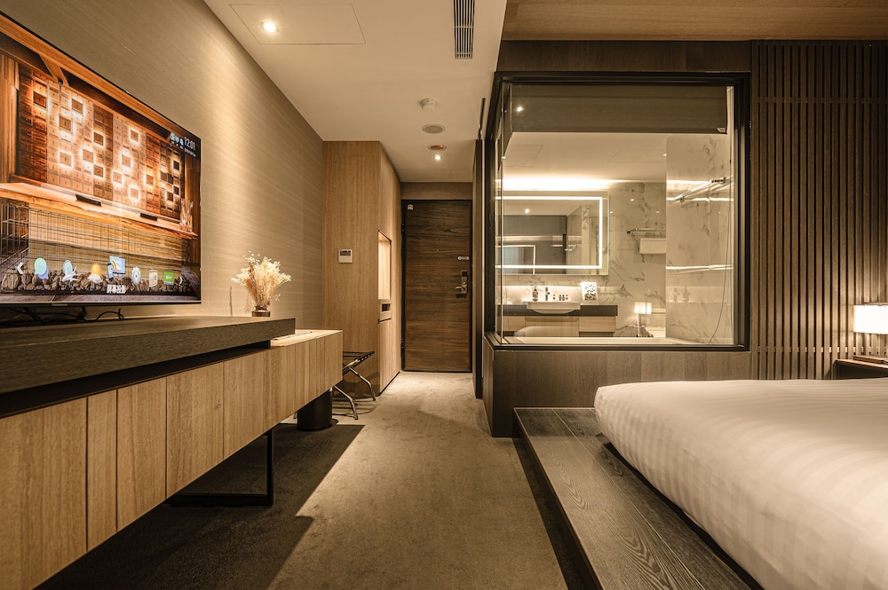 Hotel East 30/71