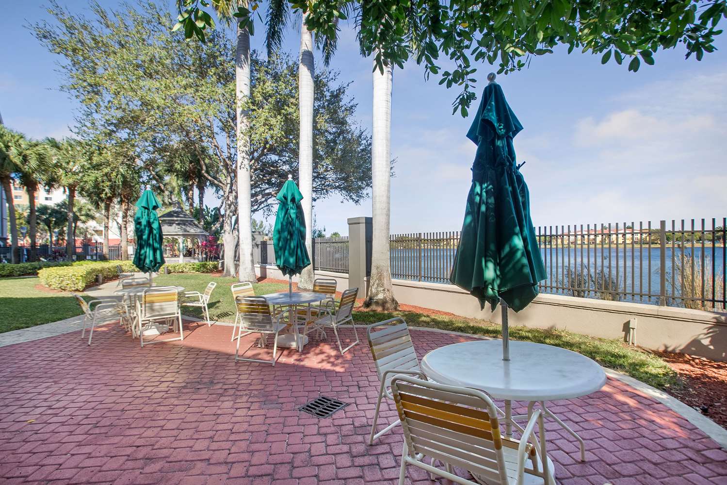 La Quinta Inn & Suites by Wyndham Ft. Lauderdale Airport 33/42