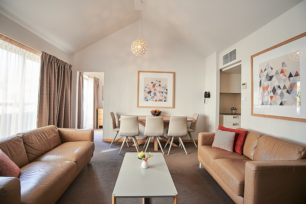 Salamanca Inn 42/76