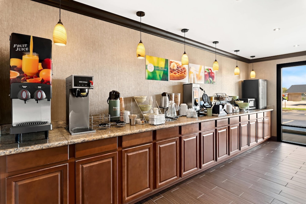 Quality Inn & Suites Dumas, AR 5/33