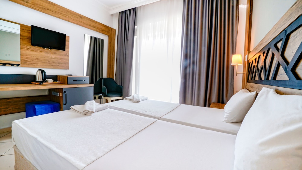 Istanbul Beach Hotel 12/50