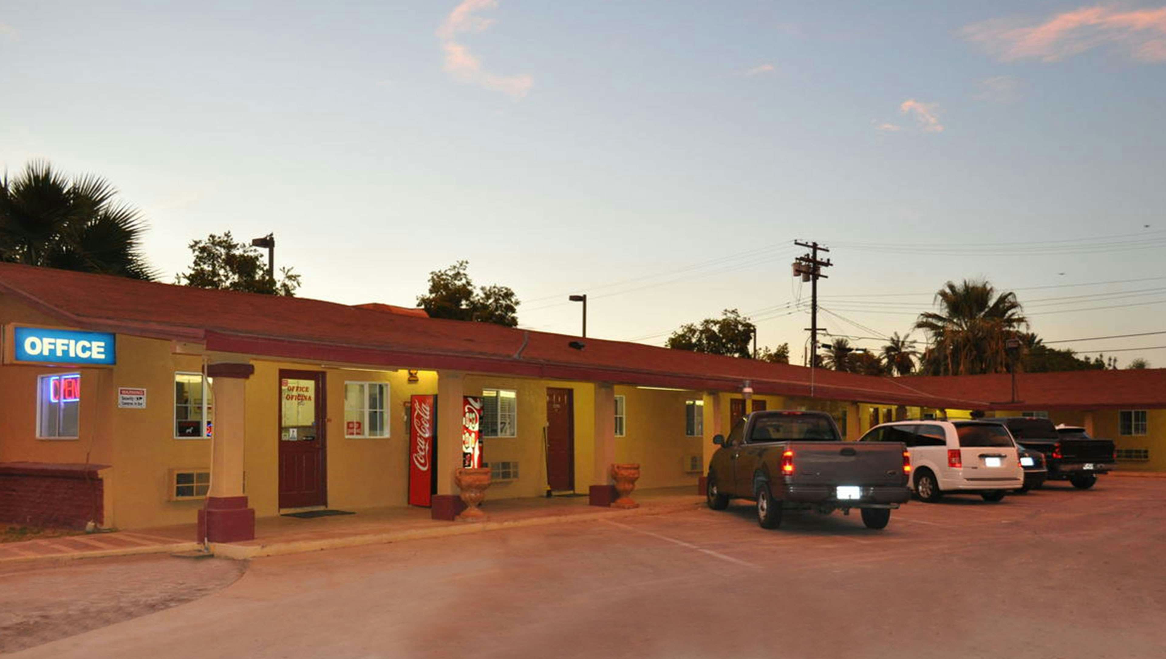 California Suites Motel 17/22