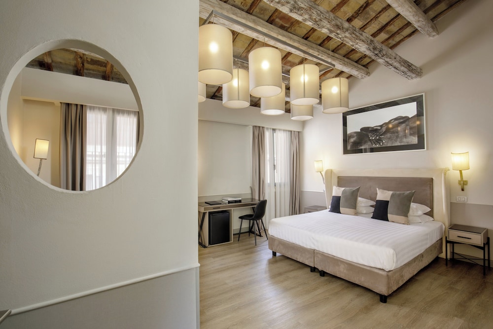 Condotti Palace 31/63