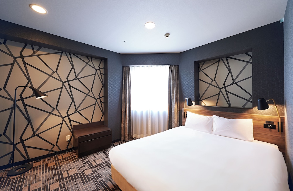 ROOM, DOUBLE BED, CORNER