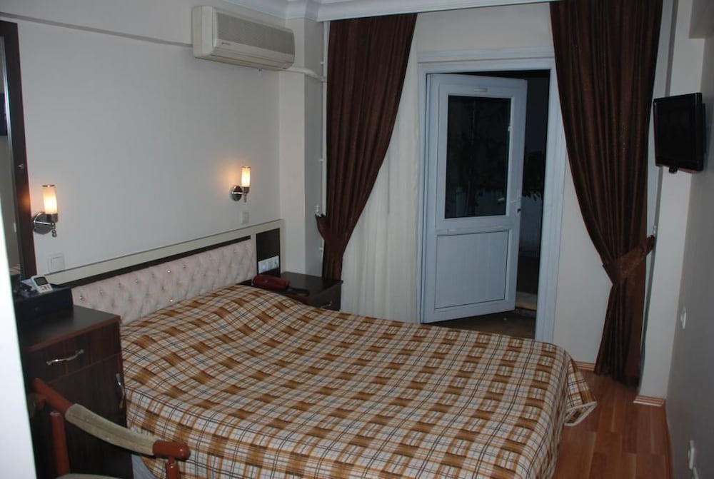 Grand Mark Hotel 12/34
