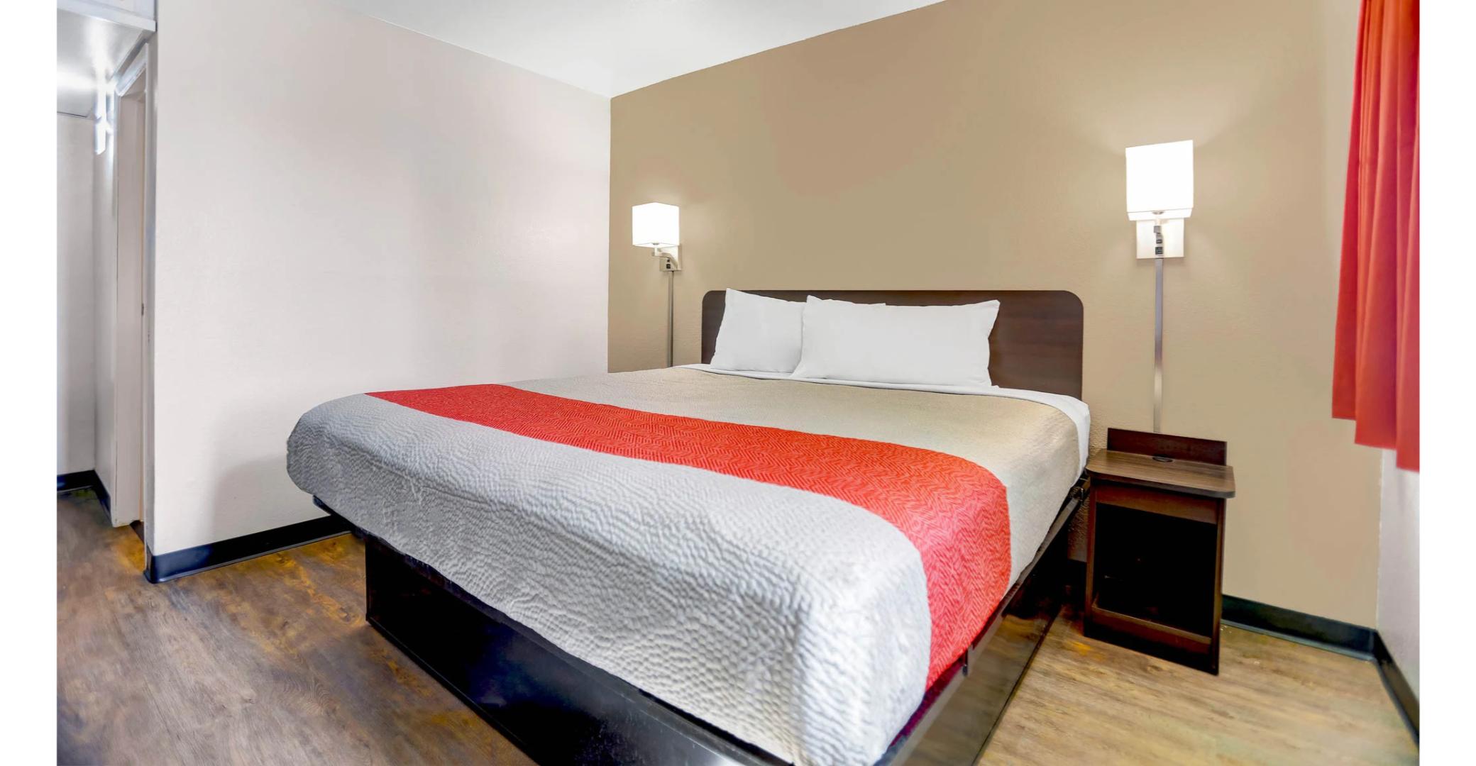 1 Full Bed - ADA/RI Shower