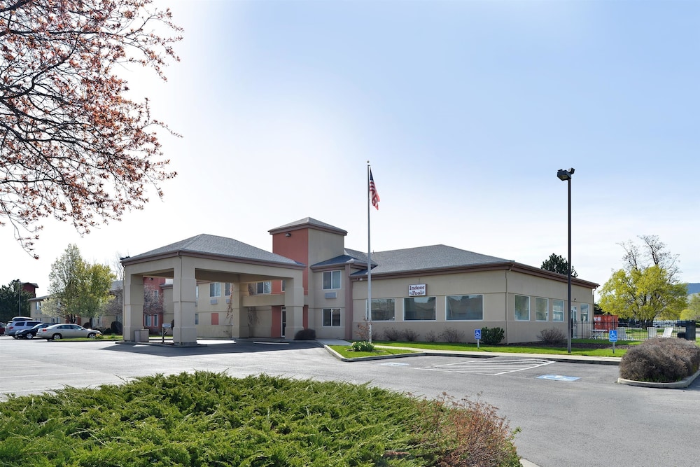 Americas Best Value Sandman Inn 2/37