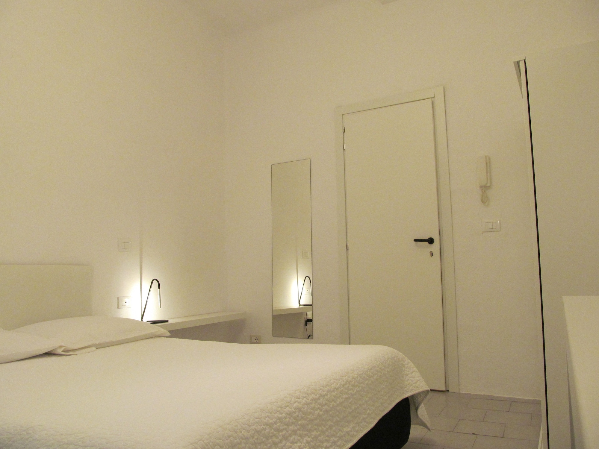 Room, Queen Bed, Shared Bathroom