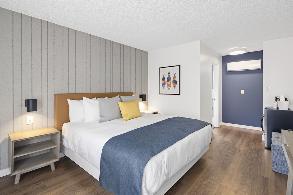 غرفة قياسية بسرير كينج في الطابق الأرضي، Sea Harbor Hotel 2/2