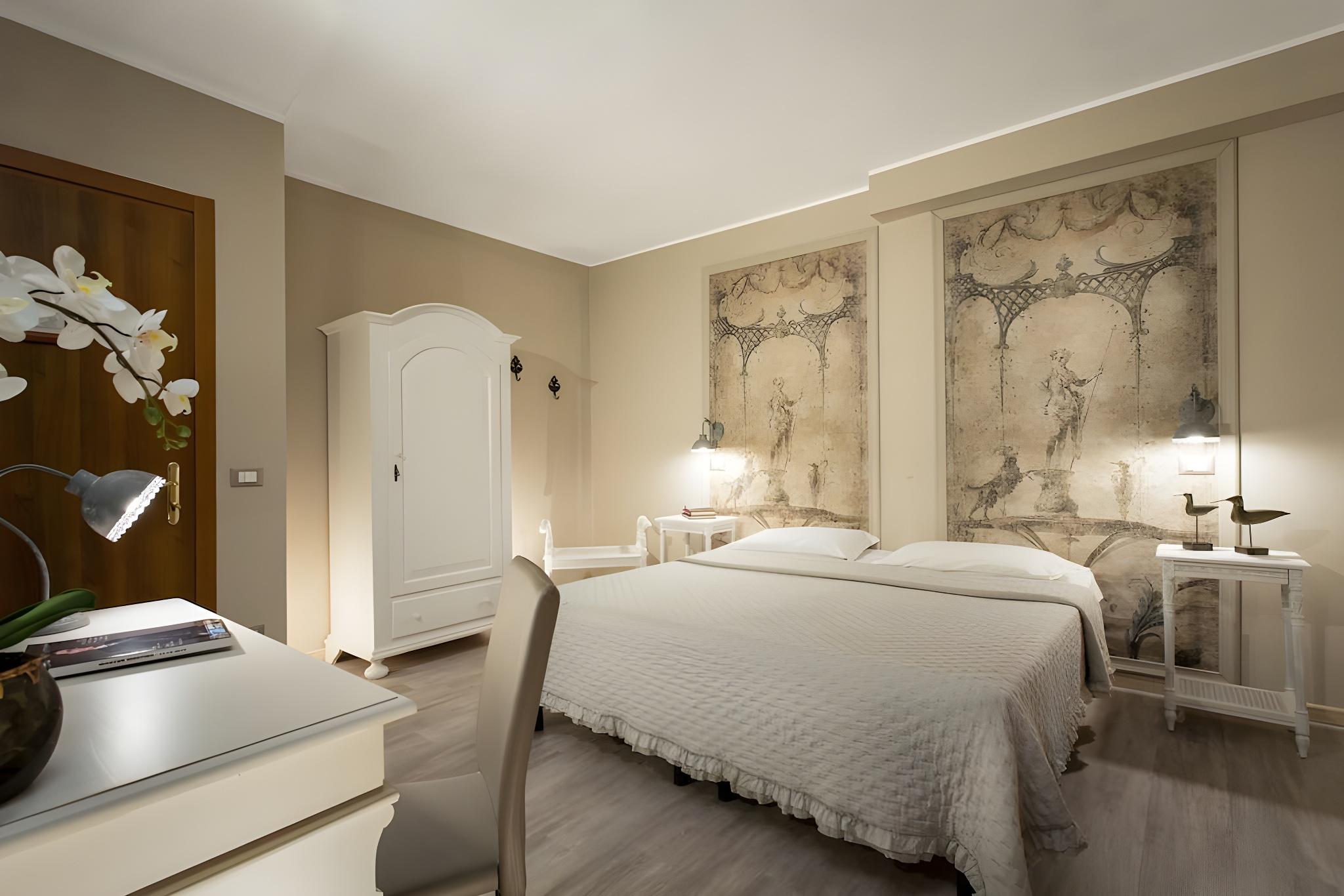 ROOM, SINGLE