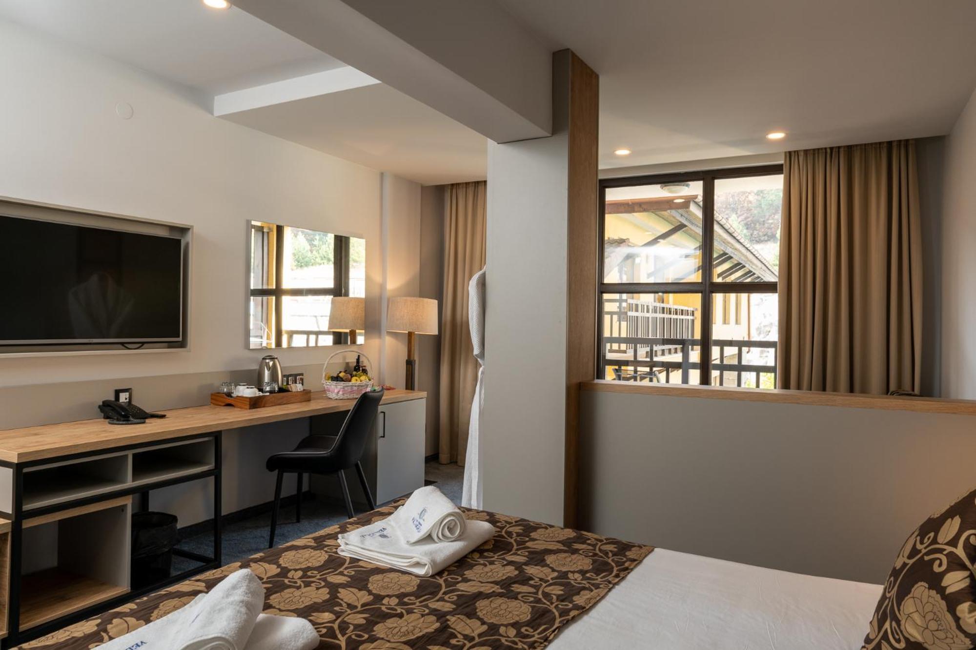 Deluxe, Triple, Velingrad Grand Hotel 2/3