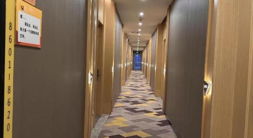 IU Hotels Wuhan Jianghan Road Metro Station 47/50
