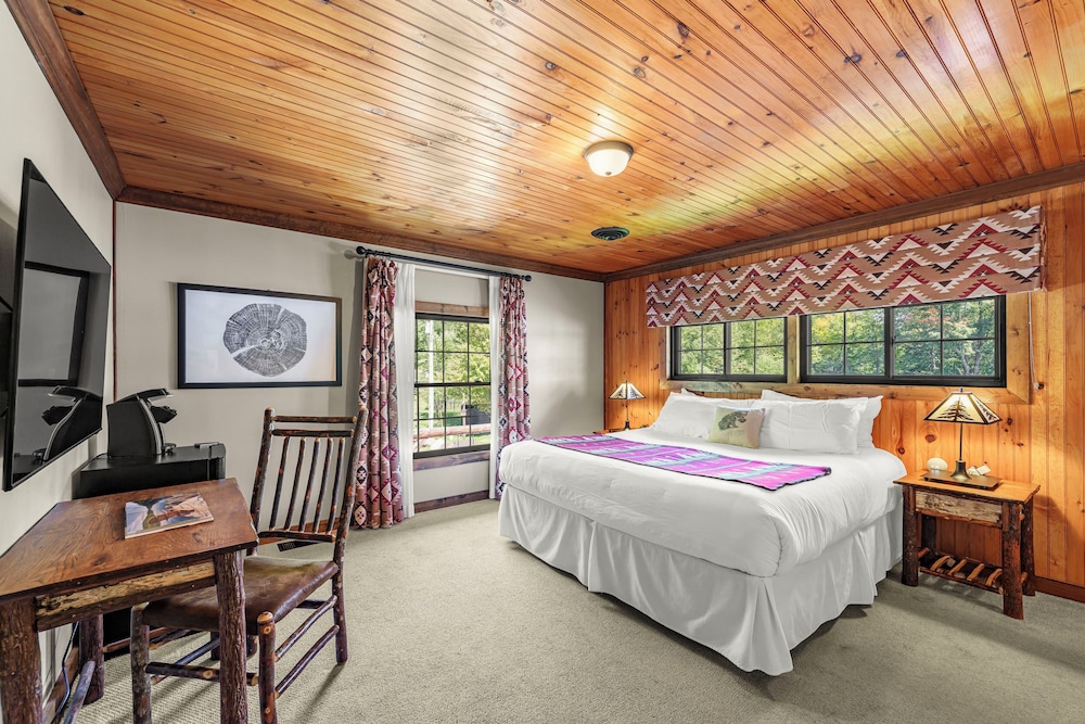 Family Suite, Lodge, King Bed, 2 Bunk Beds