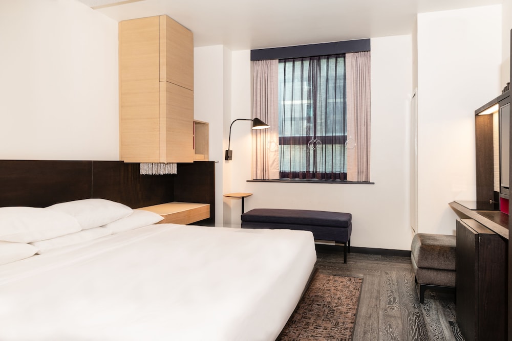 ROOM, KING BED, ACCESSIBLE