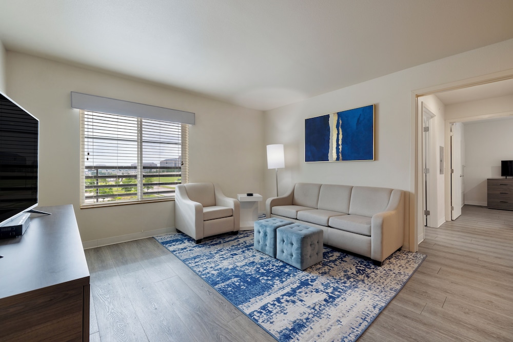 Soka Suites Dallas - Las Colinas 8/31