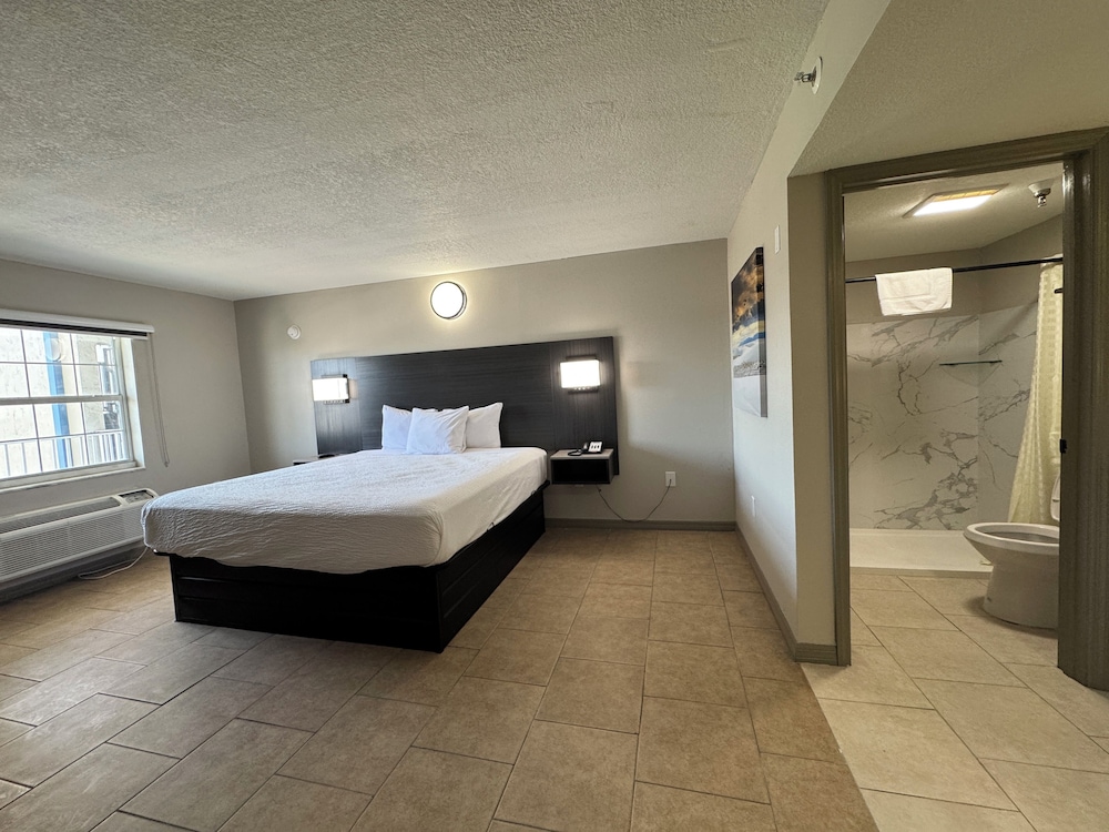 Travelodge by Wyndham Venice 26/46