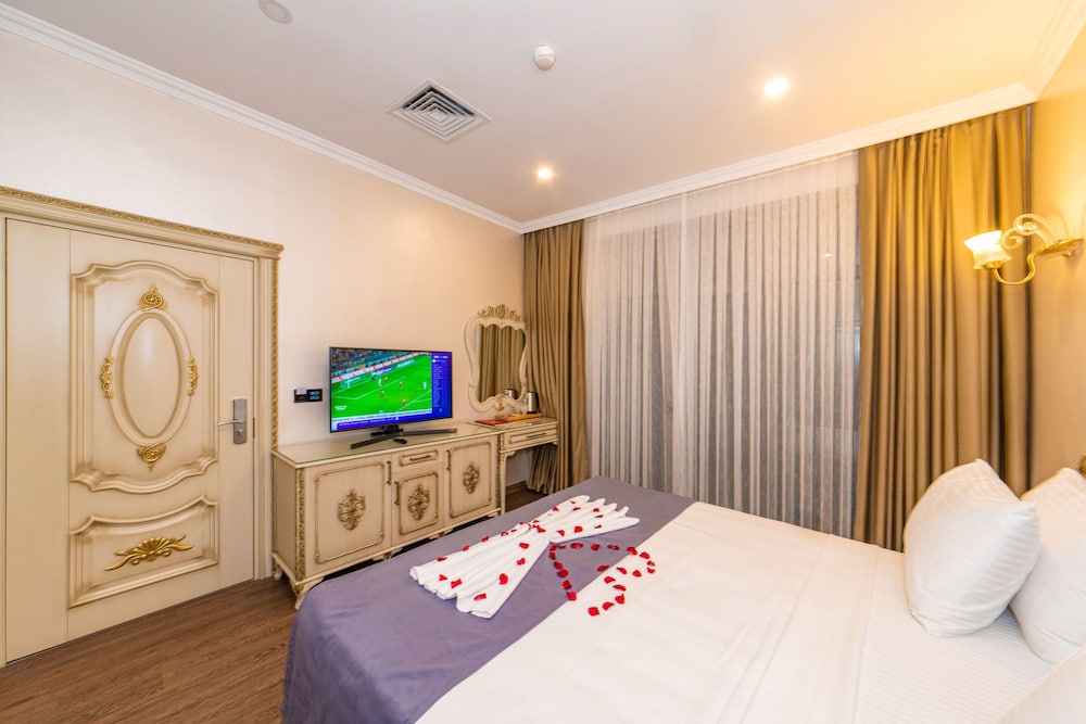 CZN Burak Hotel 30/74