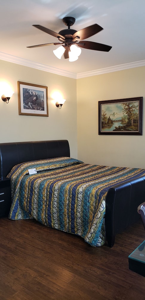 Santa Paula Inn 23/56