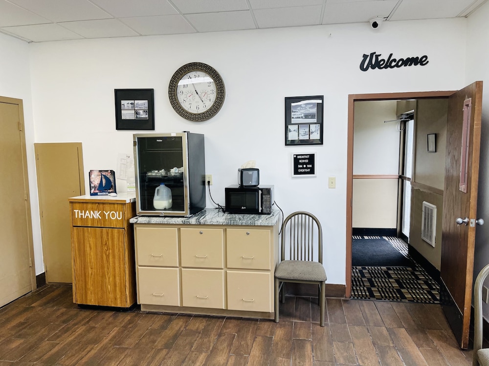 Super 8 by Wyndham Clear Lake 4/58