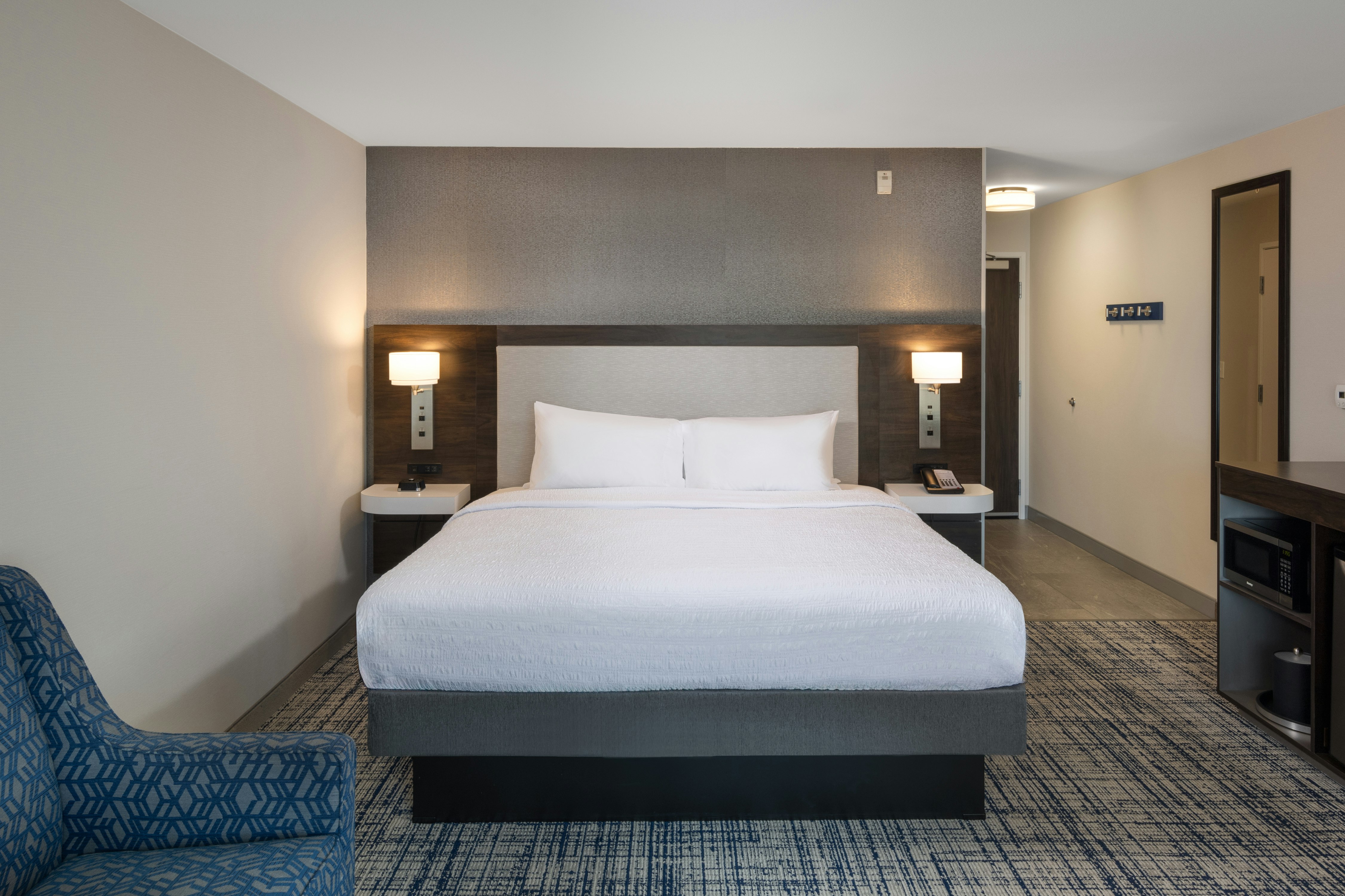 غرفة بسرير كينج، Hampton Inn Suites Manteca 2/8