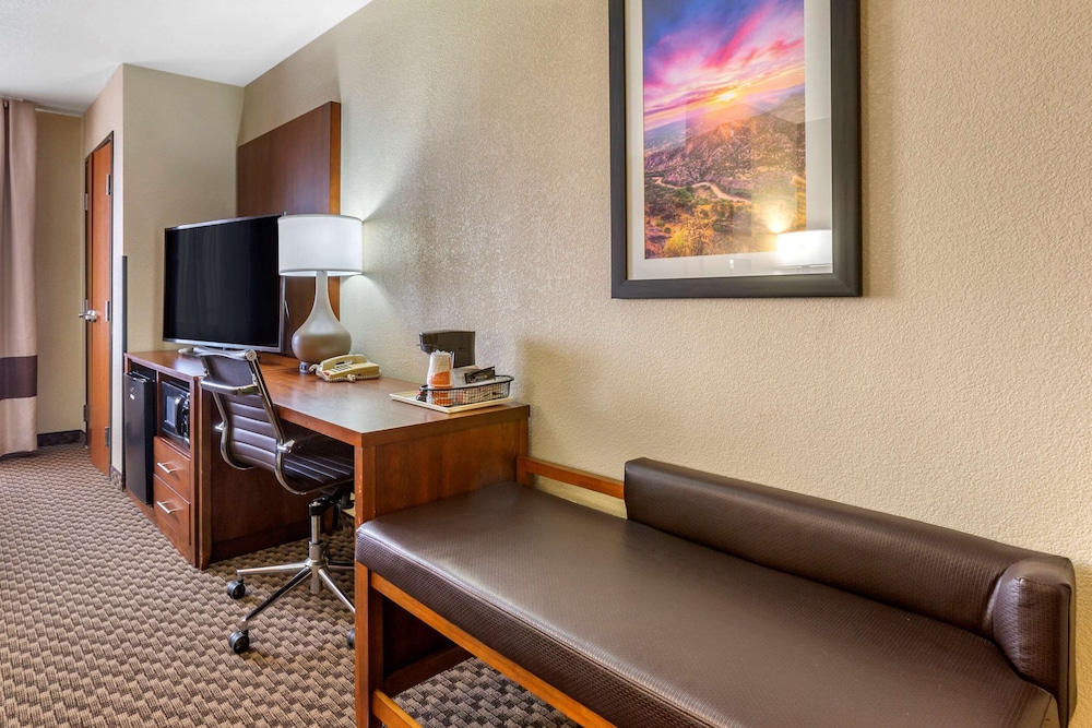 Comfort Suites Hobbs 43/46
