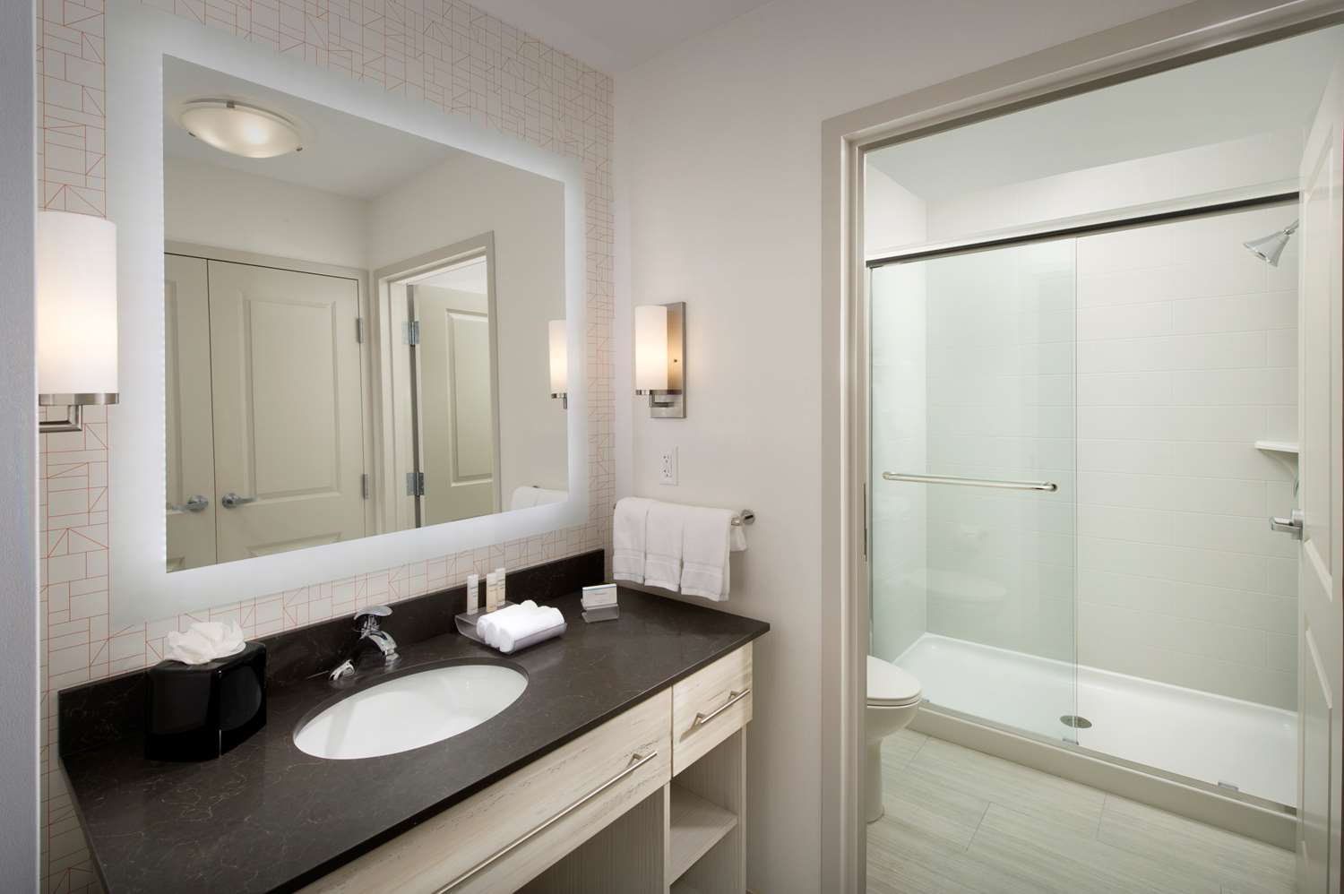 1 Bedroom, Suite, King Bed, Bay View، Homewood Suites By Hilton Miami Downtown/Brickell 2/3