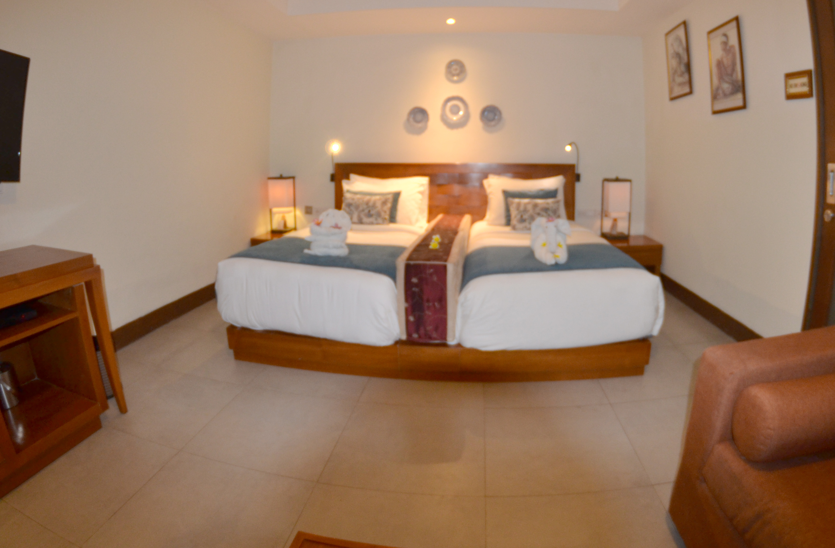 DELUXE, STUDIO, TWIN BEDS