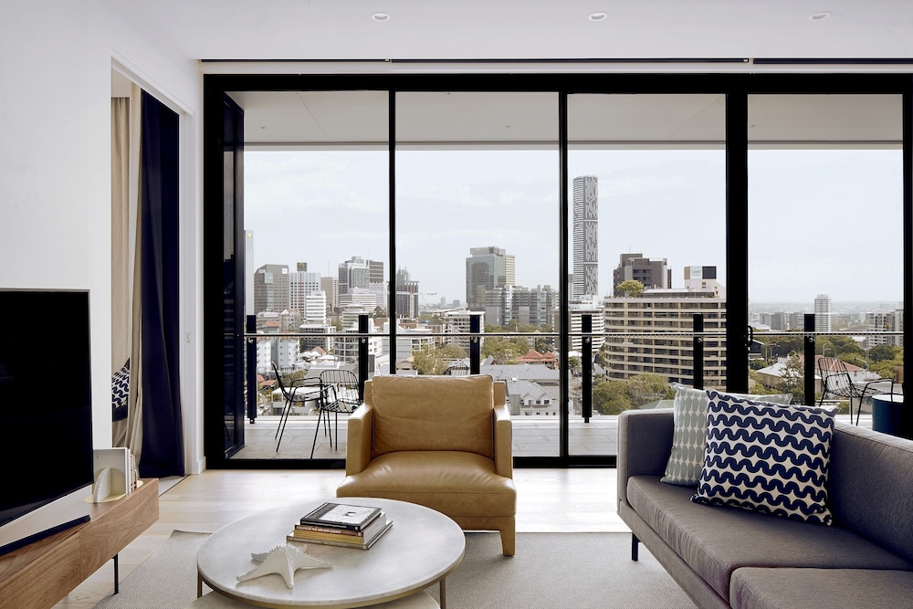 The Johnson Brisbane - Art Series 58/77