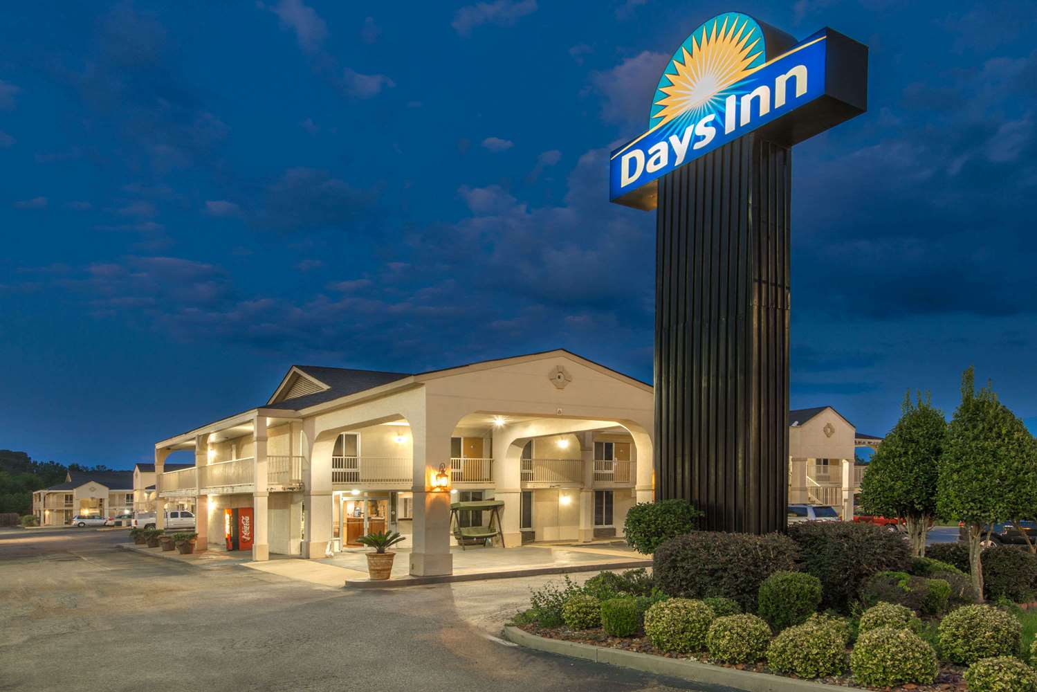 Days Inn by Wyndham Shorter 4/24