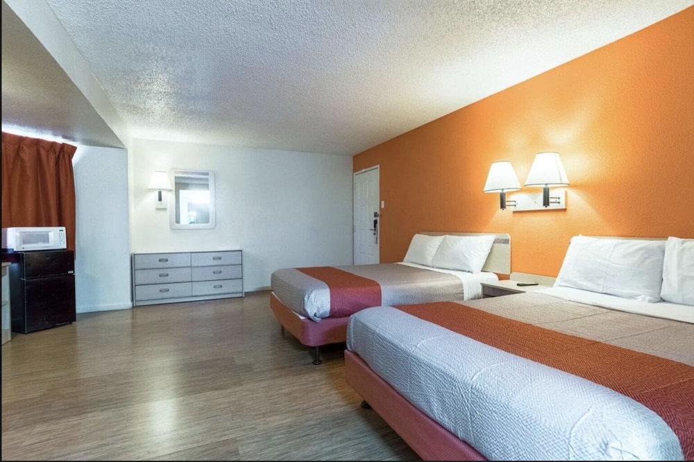 Motel6 Merced, CA - North 13/43