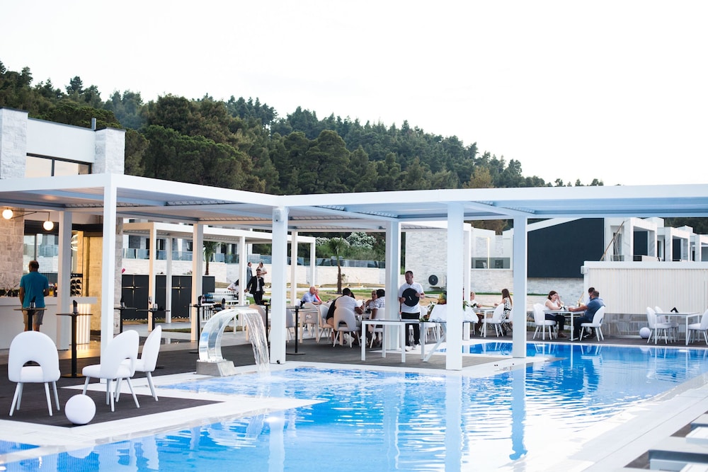 Crystal Villas & Suites 19/39