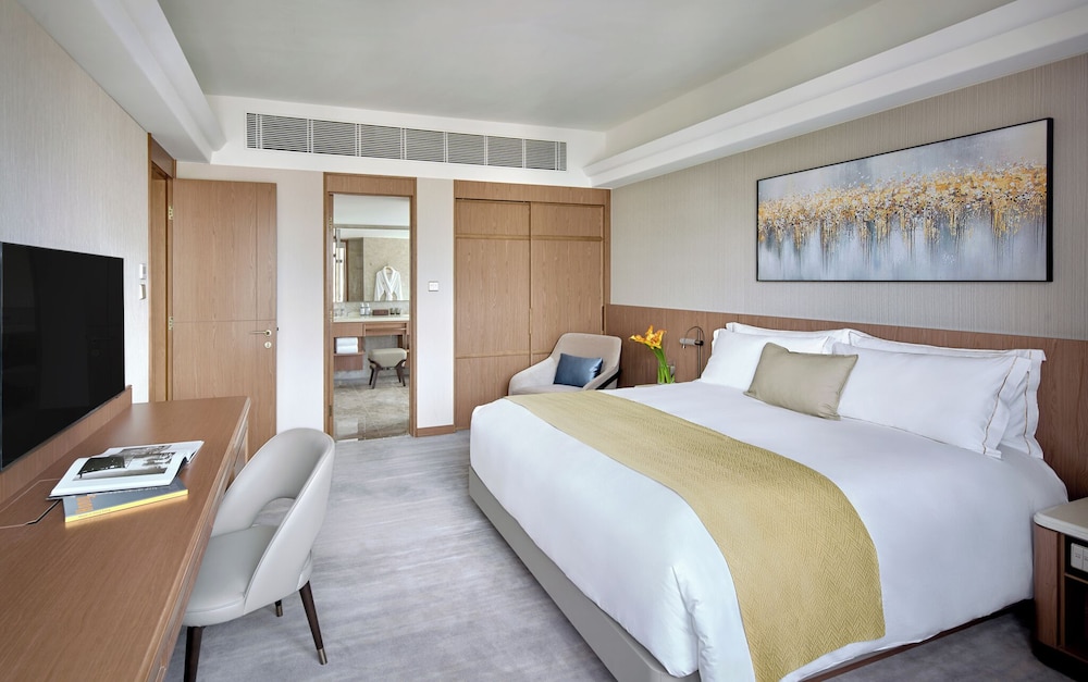 Executive City Suite