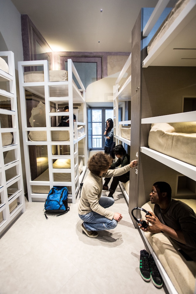 Little Italy Hostel 18/32