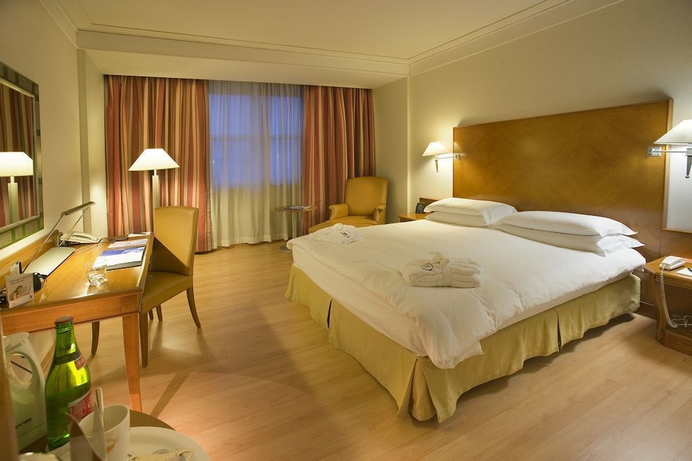 EXECUTIVE, SUITE, KING BED