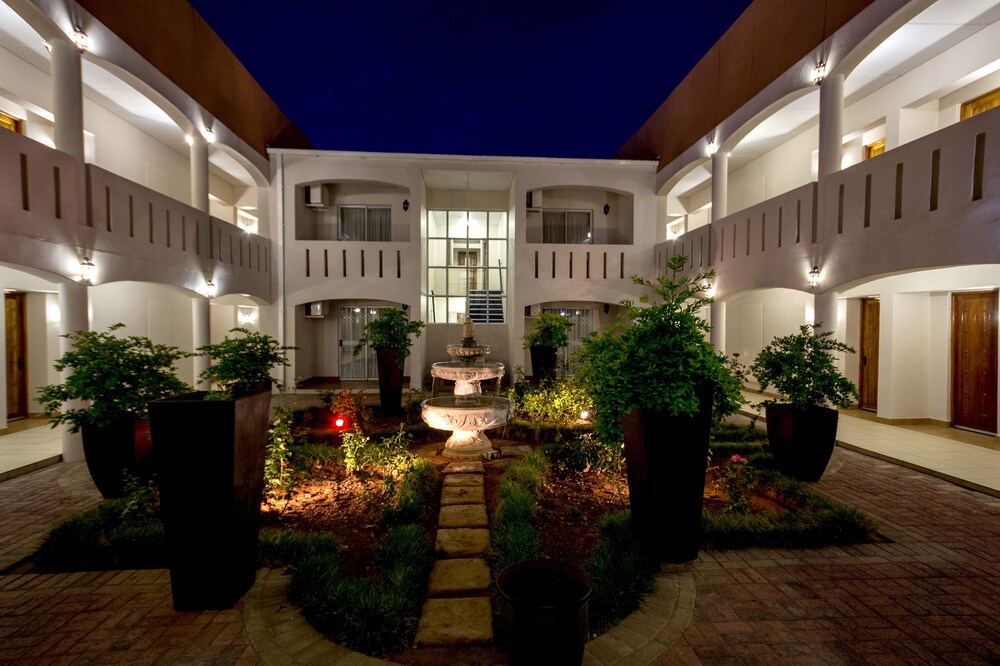 Desert Palace Hotel 13/28