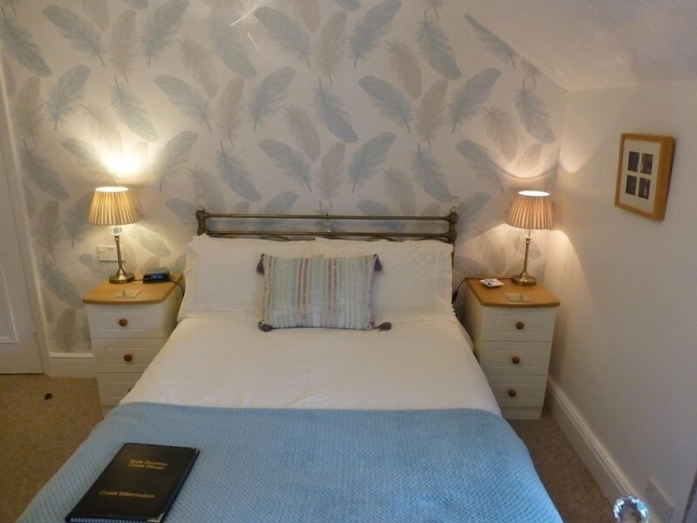 Bryn Derwen Guest House 3/60